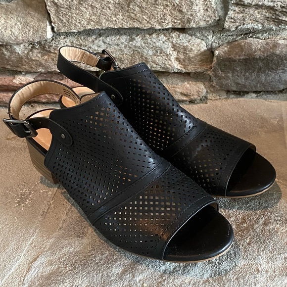 🔥 5/$25 Restricted Black Bootie Sandals Shoes Block Heels Women’s Size 8 - Picture 10 of 11